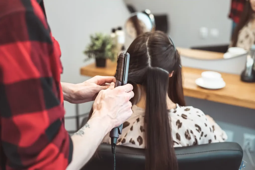 Was ist CHI Glättung hair stylist barber styling long hair with hair
